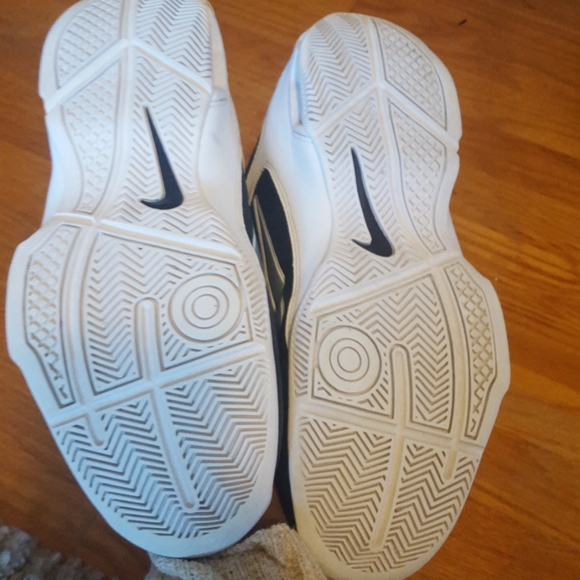 Women's basketball shoes - Picture 3 of 3